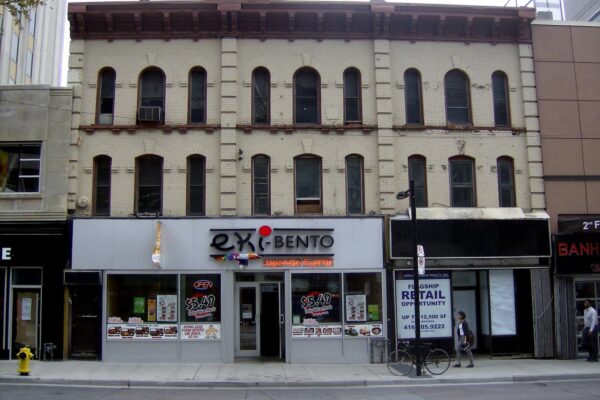 401-4-5-Yonge-Street-2013-Building-before-restoration