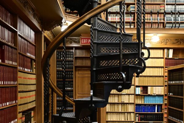 Osgoode_Hall_spiral_staircase